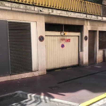 Grand 3 Pieces Avec Terrasse Et Parking Centre