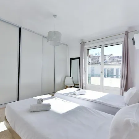 Grand 3 Pieces Avec Terrasse Et Parking Centre 公寓 *