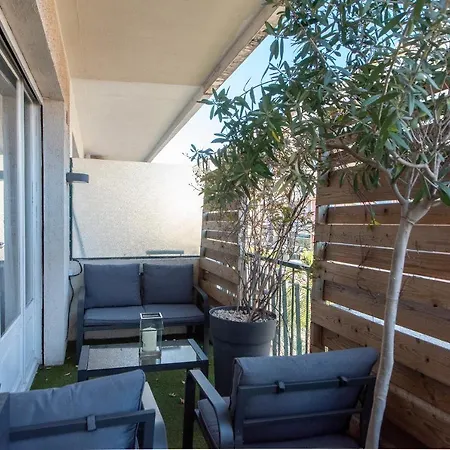 Grand 3 Pieces Avec Terrasse Et Parking Centre 戛纳