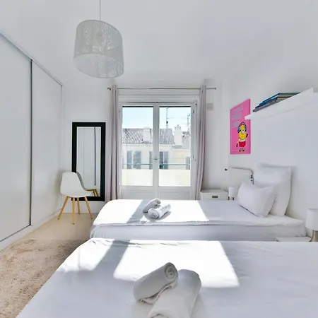 Appartement Grand 3 Pieces Avec Terrasse Et Parking Centre *