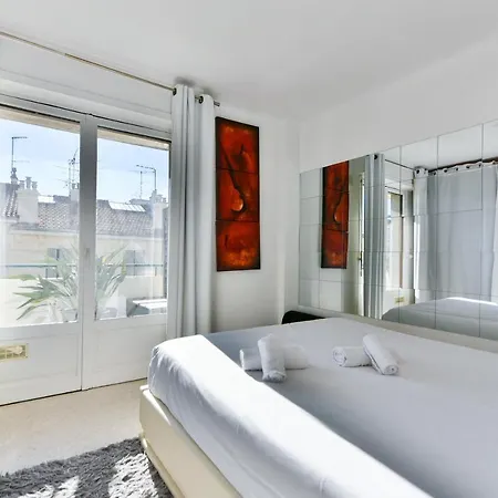 Grand 3 Pieces Avec Terrasse Et Parking Centre * Cannes